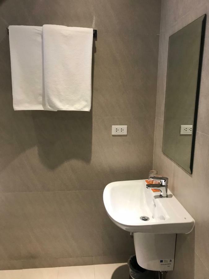 Maxx Hotel Ortigas Pasig City Eksteriør bilde